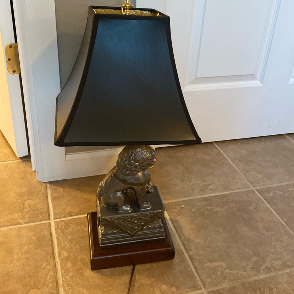 Remington vintage lion lamp